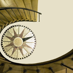 Kompass und Treppe im BSH in Hamburg