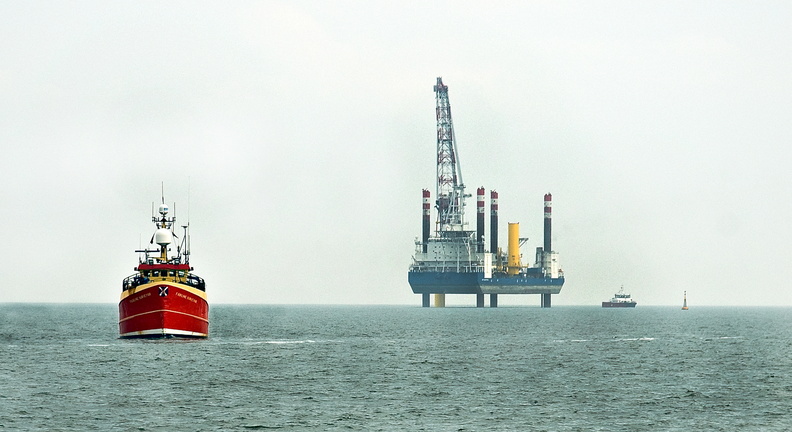 Kutter-vor-Windparkplattform-8153.tif